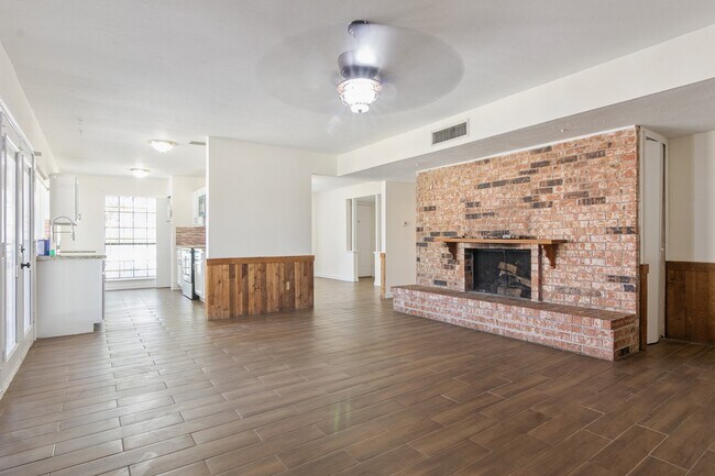 Photo - 14603 Lorne Dr