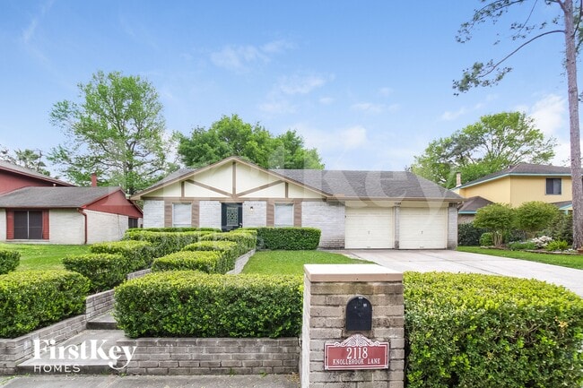 Building Photo - 2118 Knollbrook Ln