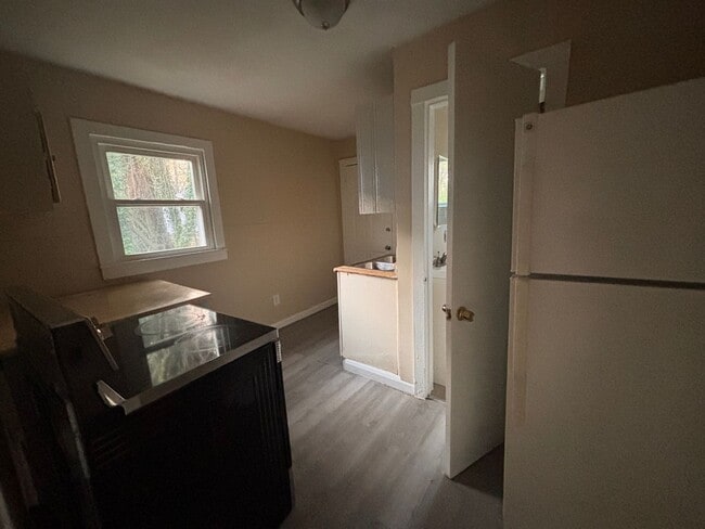 Photo - 404 E 19th St Unidad B