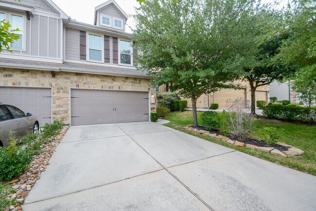 Building Photo - Beautifully Upgraded 3 Bedroom Townhome in The Woodlands Sterling Ridge