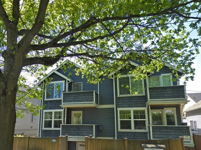Building Photo - 309 27th Ave S #B