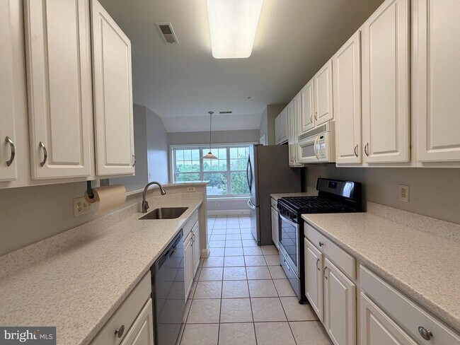 Photo - 2100 Ganton Green Unit B-304