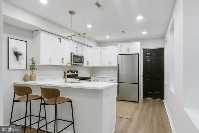Photo - 1110 W Lombard St
