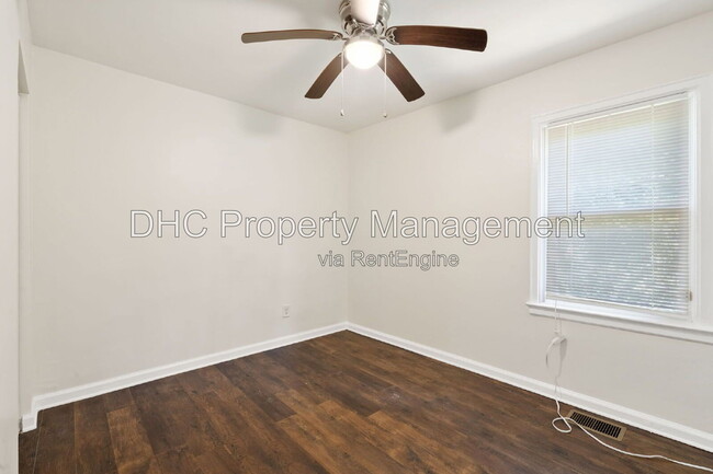 Photo - 1421 Cobb Branch Dr