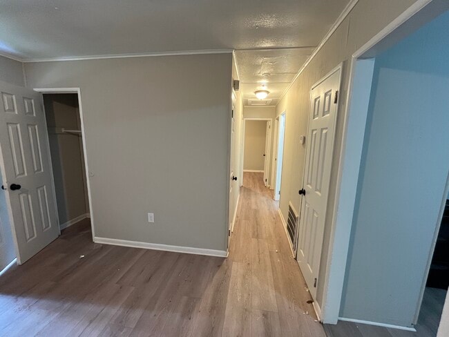 Photo - 5909 Leone Dr W