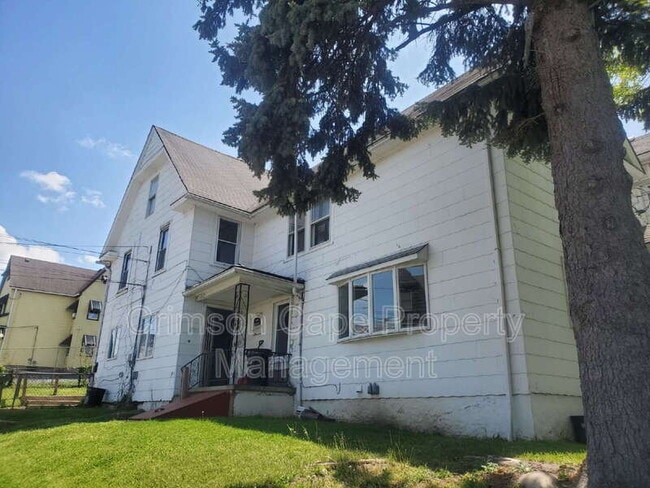 Building Photo - 108 Grove St Unit 2nd Fl