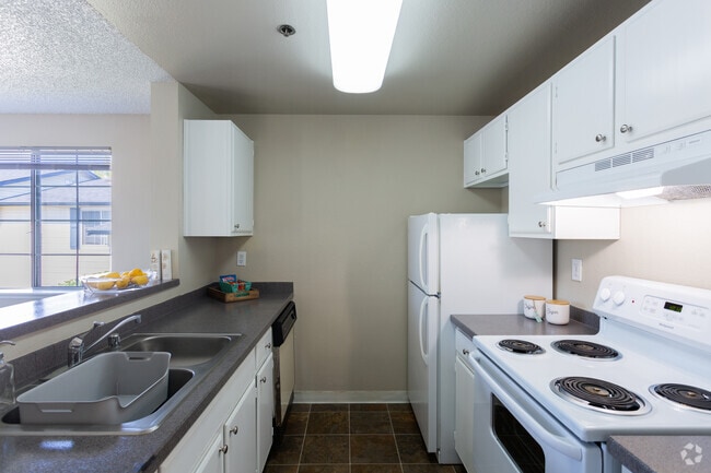 Interior Photo - Mallard Pointe at Riverbend Rental