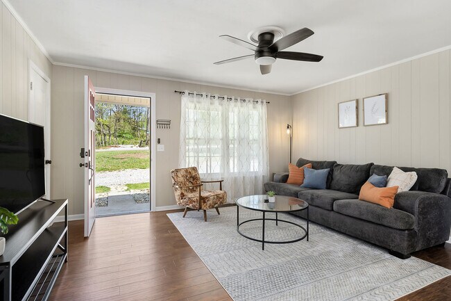 Photo - 326 Essex Rd Unit Blissful Boho Suite