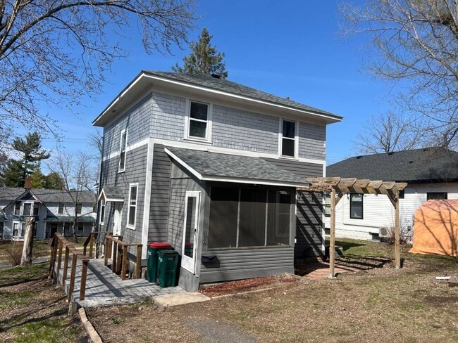 Four Bedroom, One Bathroom Single Family H... - Four Bedroom, One Bathroom Single Family H... House