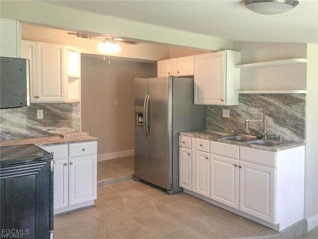 Photo - 305 Bougainvillea Rd W