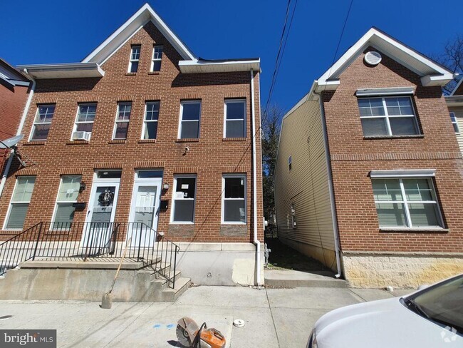 Building Photo - 186 Passaic St Rental