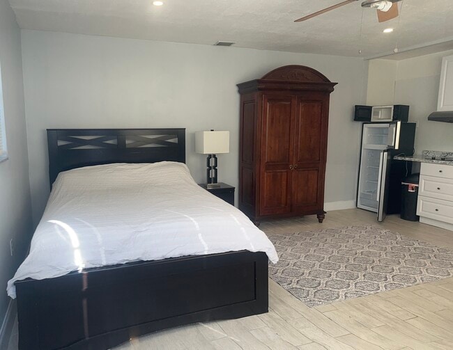 Photo - 6820 Scott St