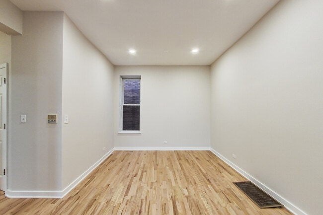 Photo - 2325 N Cambridge Ave Unit 1