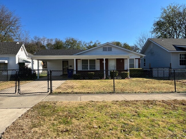 Building Photo - 3 Bed 1.5 Bath Home