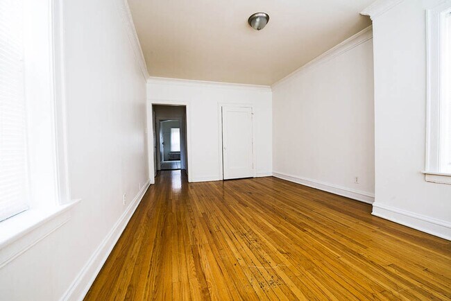 1738 W 77th