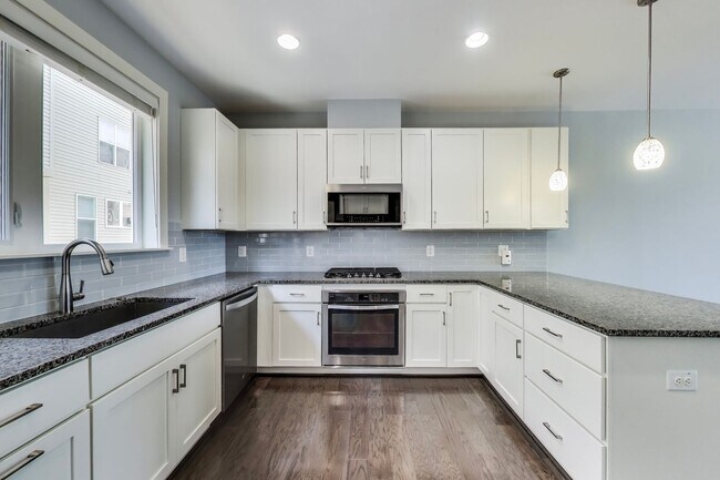 Photo - Stunning 3BD/3.5BA luxury 4-level townhouse in Great Location!