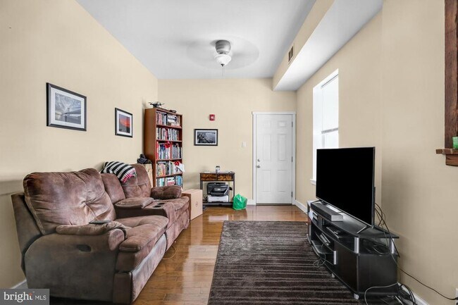 Building Photo - 112 E Allen St Unit 2 Rental