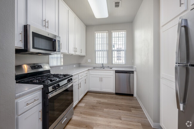 4BR, 3BA - 1680SF - Kitchen - Avalon