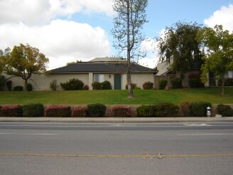 Highland Oaks Apartments Arcadia Townhomes For Rent In Bakersfield Ca Forrentcom