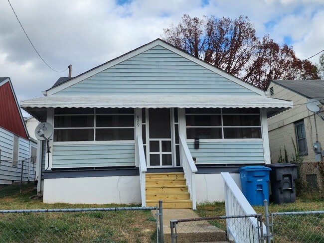 Building Photo - 829 Centre Ave NW