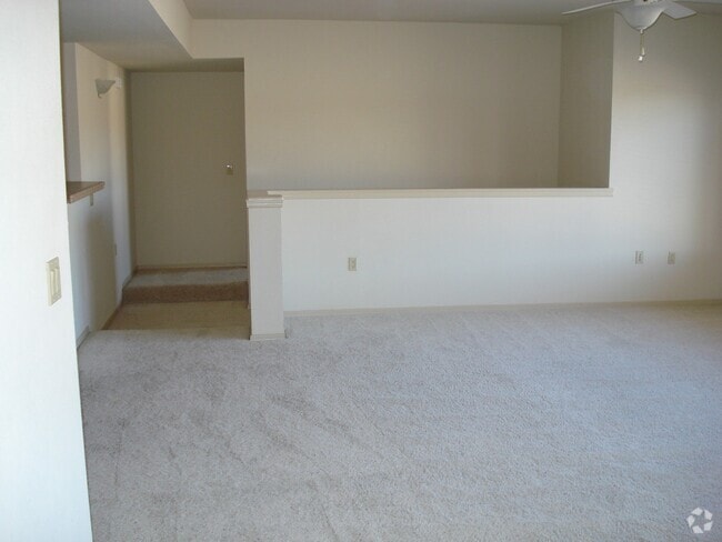 Building Photo - 2 Bedrooms, 2 Baths and a Single Car Garage Rental