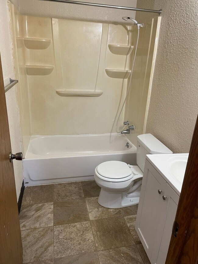 Photo - Forestview 2 Bedroom Lower Apartment Unit 1524-3