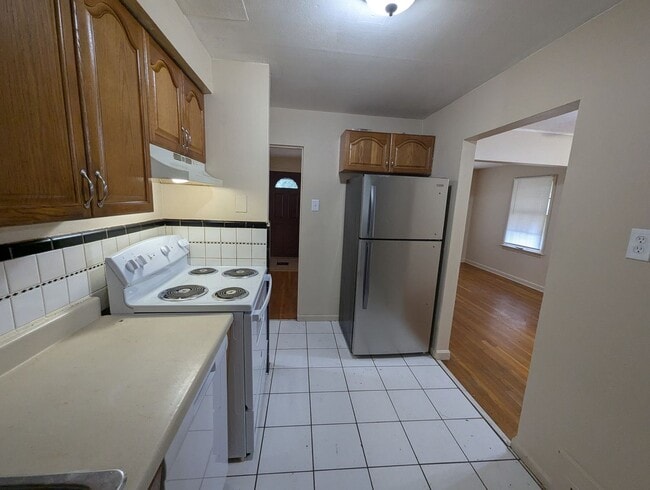 Photo - Sweet on Ashford: Sunny Spaces & Classic Charm!