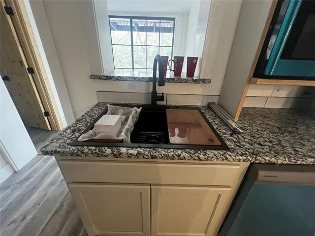 Photo - 208 Cliffdale Ave