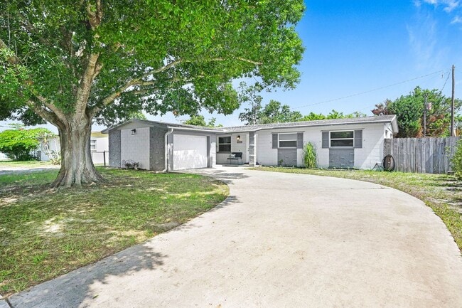 Building Photo - 1028 Coronado Dr Rental