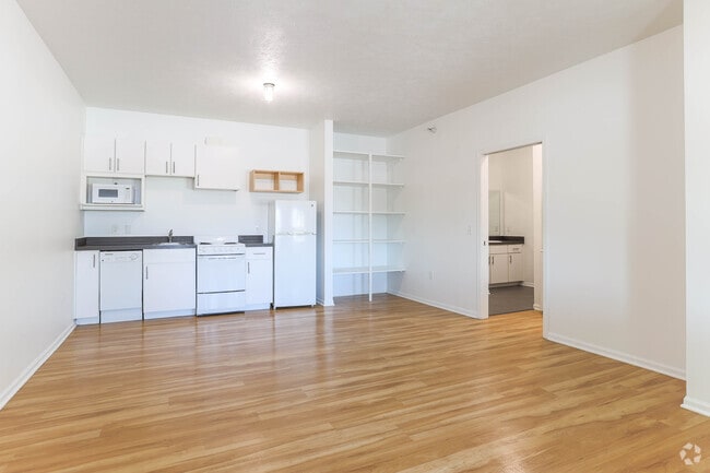 8 Street Apartments