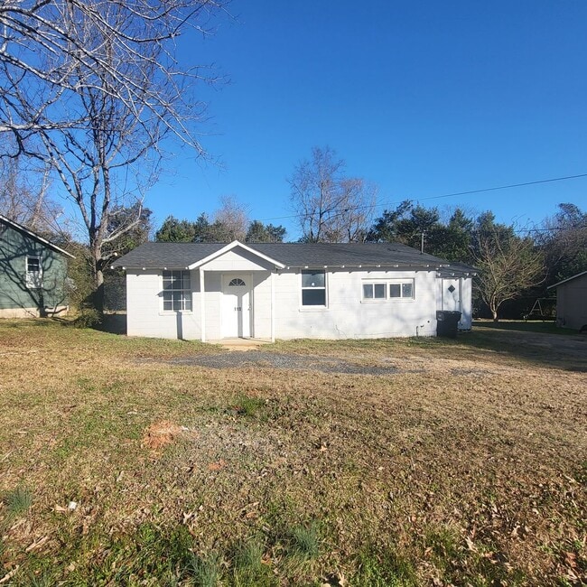 Building Photo - 111 Circle Dr