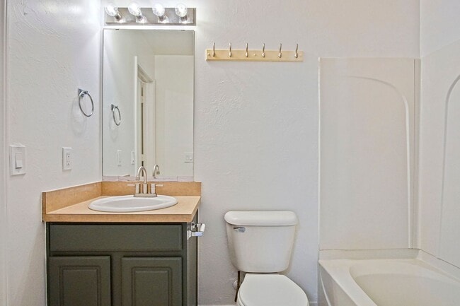 Photo - Beautiful 2 Bedroom - 2 Bathroom in Deer C...