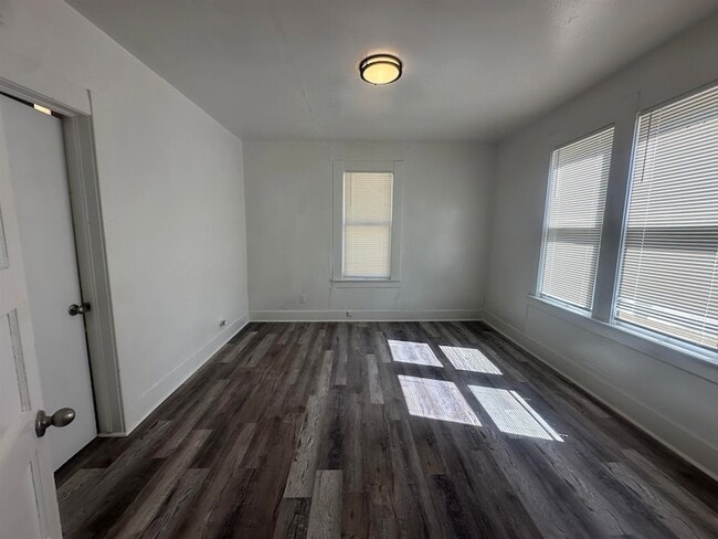 Photo - 2420 Wilson St