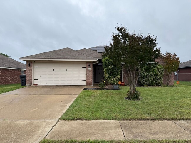 Building Photo - Power is paid!!