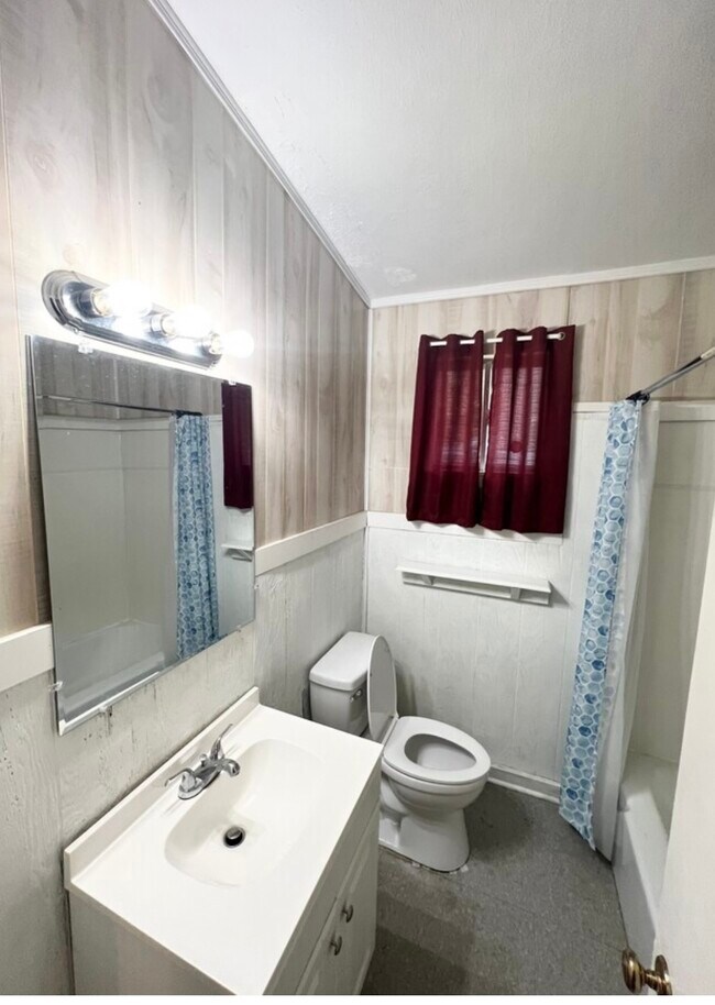 Photo - 420 Lakeview Dr
