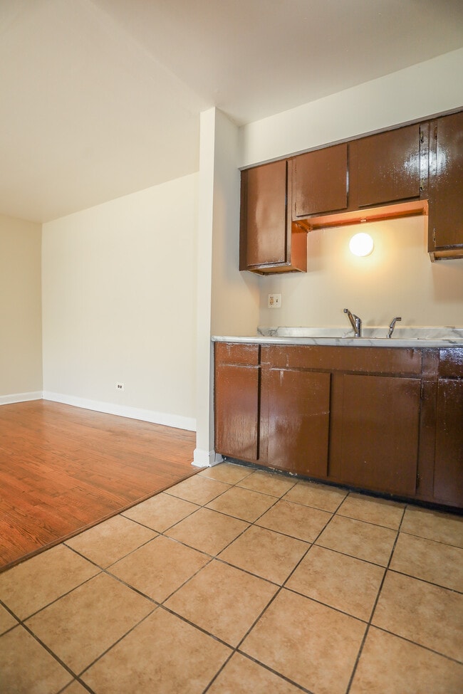 Photo - 5847 N Kenmore Ave Unit #211