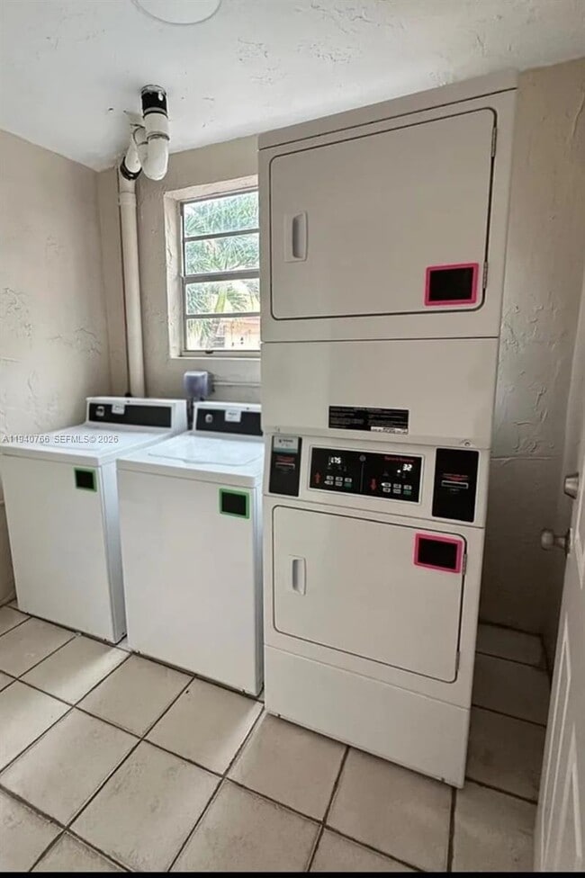 Photo - 4655 Palm Ave Unit 327