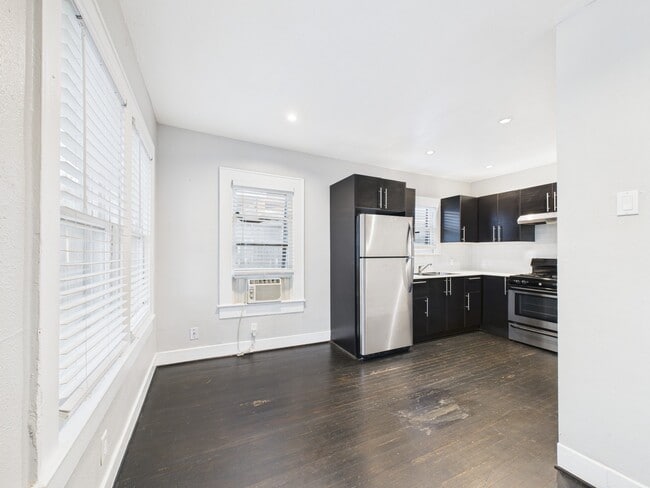 Building Photo - 607 Enid St Unit 3