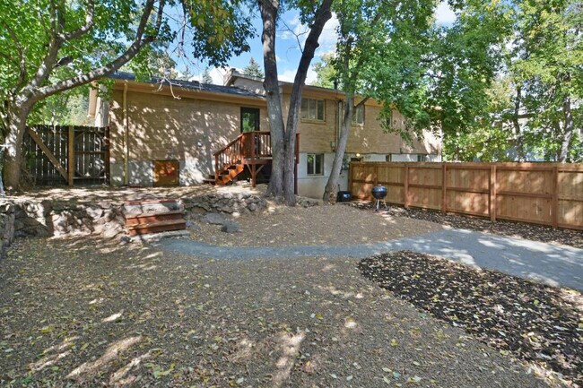 Photo - 1110-1112 6th St