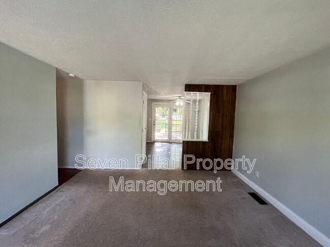 Photo - 1413 Caldwell Pl