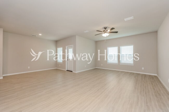 Photo - 908 Birch Dr