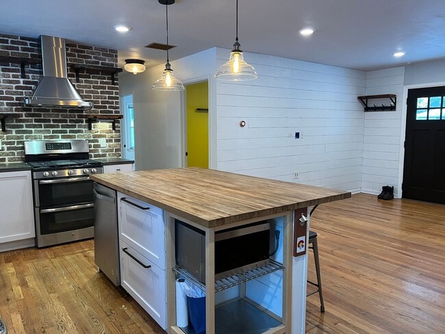 Photo - Fantastic Englewood Ranch