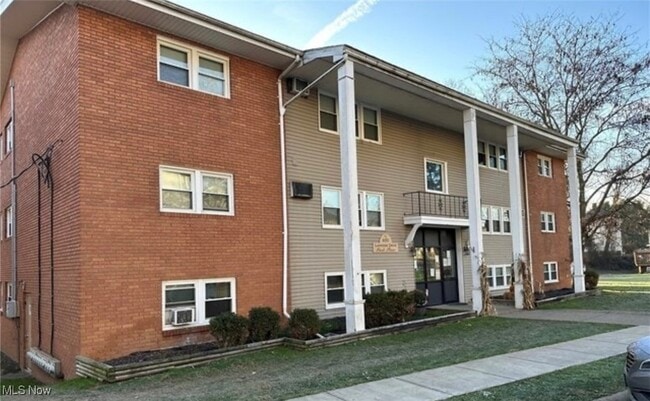 Photo - 620 Lakeside Dr Apartment Unit 4