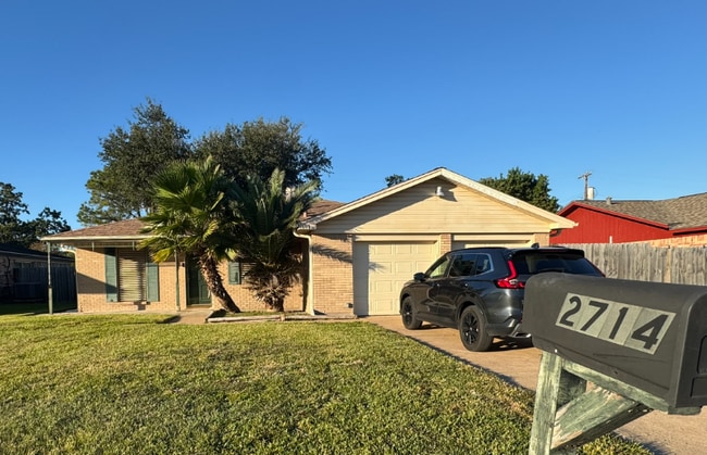 Building Photo - 2714 5th Ave N