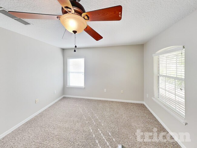 Photo - 1513 Lancashire Way