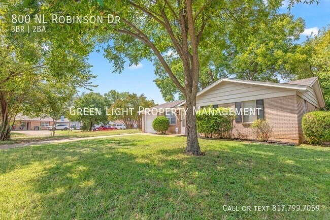 Photo - 800 N L Robinson Dr