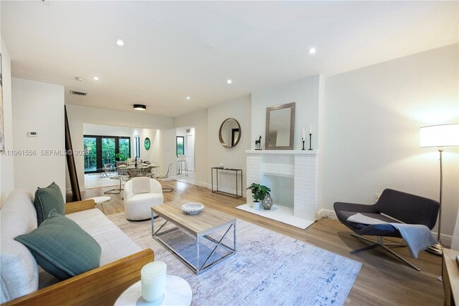 Photo - 360 NE 87th St