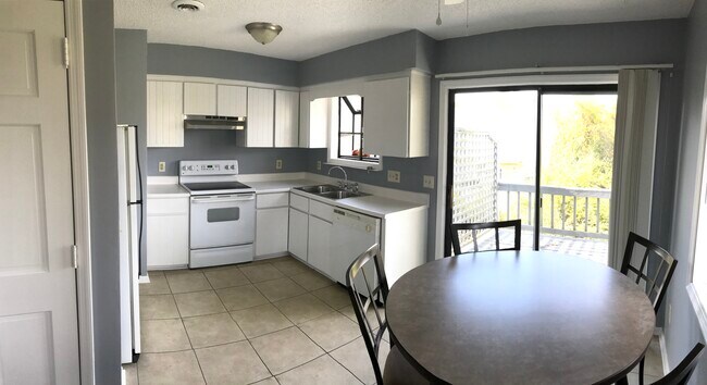 Photo - 4147 Spirea Dr Unidad D