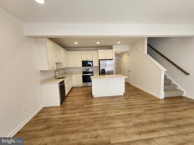 Photo - 437 Hillsdale Pl