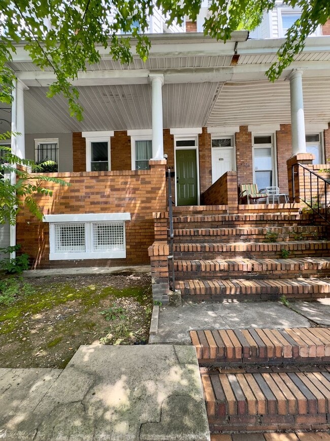 Charming 3 Bedroom/2 Bathroom Apartment in... - Charming 3 Bedroom/2 Bathroom Apartment in...